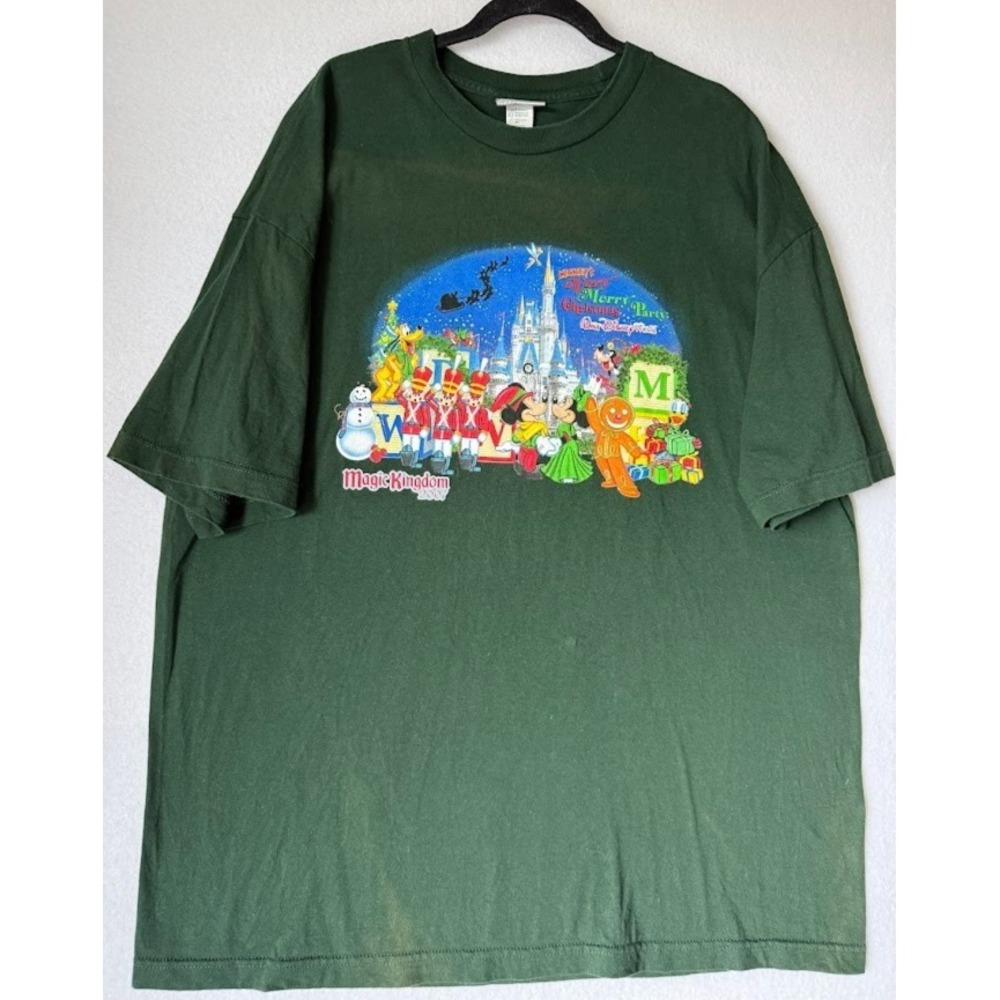 Vintage Disney World Christmas T Shirt 2007 Men XXL Green Magic Kingdom Mikey‎